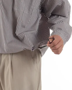Camicia uomo serafino colletto crop rigata boxy fit tasca marrone GIOSAL-C3084A