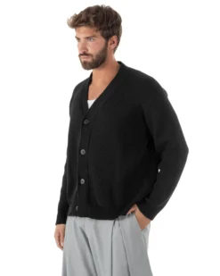 Cardigan uomo filo scollo v maglia cropped con bottoni boxy fit nero GIOSAL-M3091A