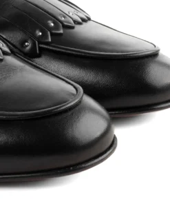 Mocassini uomo con fibbia frangia borchie argento scarpe copelle eleganti pelle vitello cerimonia suola di cuoio con ovalino antiscivolo casual nero GIOSAL-S1321A