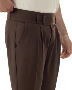 Pantaloni uomo vita alta con pinces classico bustino abbottonatura allungata casual viscosa estivo marrone GIOSAL-P6450A